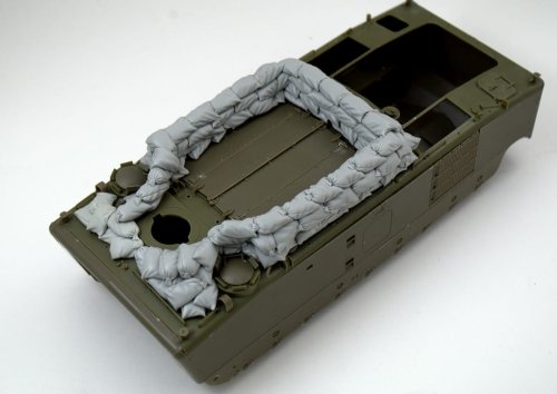 Go to product PANZERART RE35-620 - 1:35 LVTP5 Sandbags armor