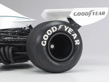 TAMIYA-12042-Martini Brabham (8).jpg