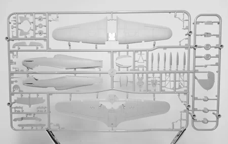 ARMA HOBBY-70026-Hurricane-Mk I Trop-Western Desert (3).jpg