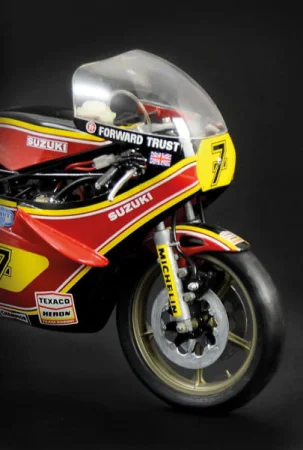ITALERI-4644-Suzuki-RG 500 (4).jpeg