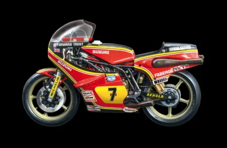 ITALERI-4644-Suzuki-RG 500 (5).jpeg