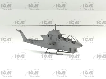 icm-32062_ah-1g-cobra-with-vietnam-war-us-helicopter-pilots_icm-1 (2).jpg