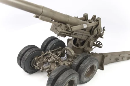 AFV Club-35295 M1A1 155mm Cannon Long Tom (3).jpg