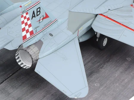 TAMIYA-61122-Grumman-F-14A-Tomcat (13).jpg