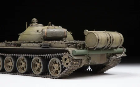 ZVEZDA-3622-T-62 Soviet Main Battle Tank (3).jpg