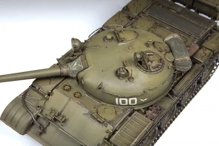 ZVEZDA-3622-T-62 Soviet Main Battle Tank (4).jpg