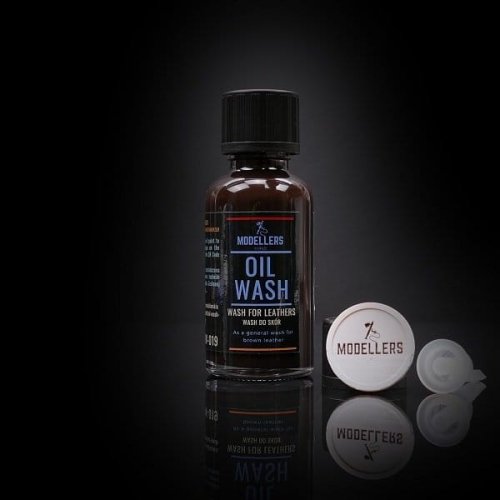 Go to product Modellers World MWW019 - Oil Wash - Wash for leather 30 ml