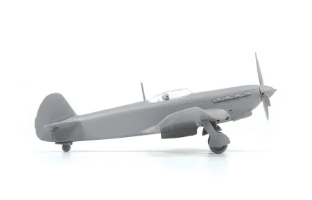 zvezda-7313-Yak-9D (2).jpg