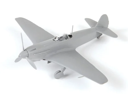 zvezda-7313-Yak-9D (4).jpg