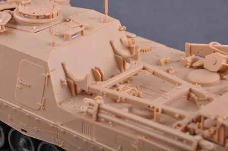 Hobby-Boss-84565-Bergepanzer-BPz3-Buffalo (14).jpg