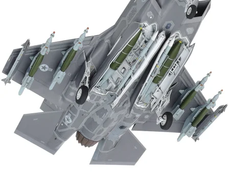 Tamiya-61124-F-35A-Lightning II (5).jpg