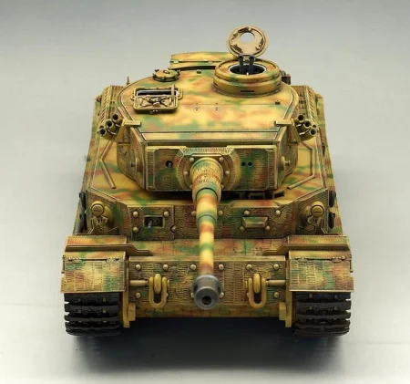 Amusing-Hobby-35A051-Tiger -P-w-interior (14).jpg