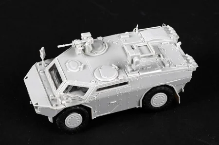 Trumpeter-07402-German-Fennek-LGS (6).jpg