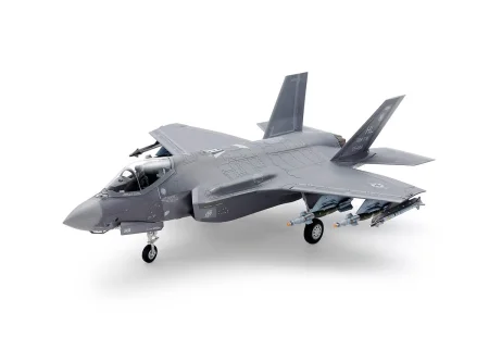 Tamiya-60792-F-35A-Lightning-II (2).jpg