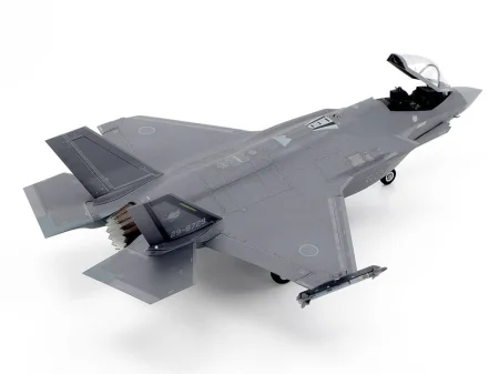 Tamiya-60792-F-35A-Lightning-II (3).jpg