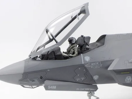 Tamiya-60792-F-35A-Lightning-II (4).jpg