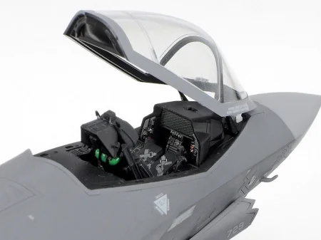 Tamiya-60792-F-35A-Lightning-II (5).jpg