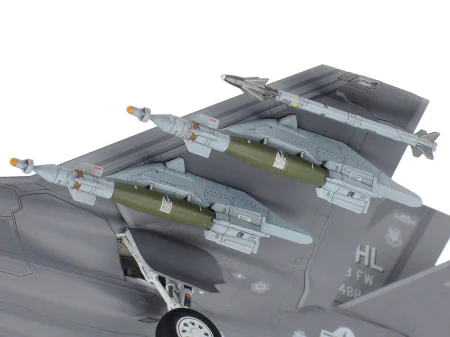 Tamiya-60792-F-35A-Lightning-II (6).jpg