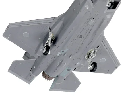 Tamiya-60792-F-35A-Lightning-II (7).jpg