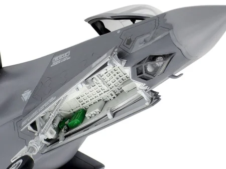 Tamiya-60792-F-35A-Lightning-II (8).jpg