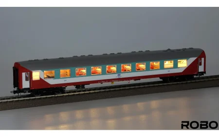robo-260711-wagon-bar-113a-papuga-z-osw-wnetrza.jpg