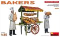 miniart-38074-bakers (1).jpg