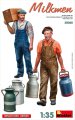 Miniart-38068-milkmen (1).jpg