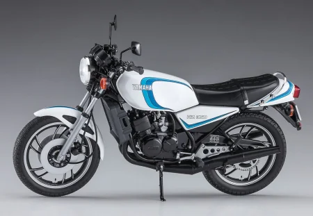 Hasegawa-21515-BK15-Yamaha-RZ350 (2).jpg