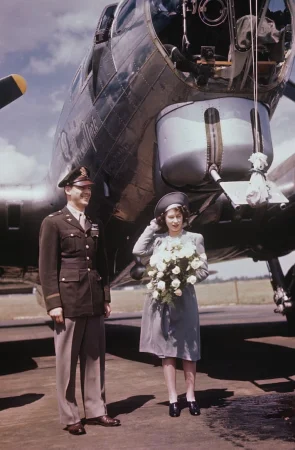 HKM-01E044-B-17G-Flying-Fortress-Rose-of-York (3).jpg
