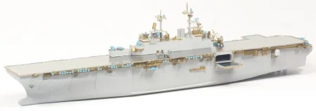 Pontos-37001R1-USS-LHD-2-Essex-Kit-plus-Detail-Up-Set (15).jpg
