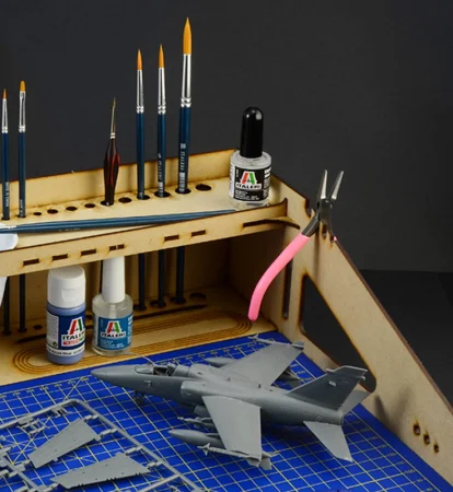 italeri-50833-Workstation-for-modelling (8).jpeg