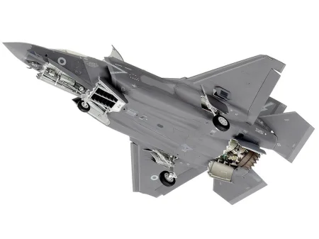 Tamiya-61125-F-35B-Lightning II (5).jpg