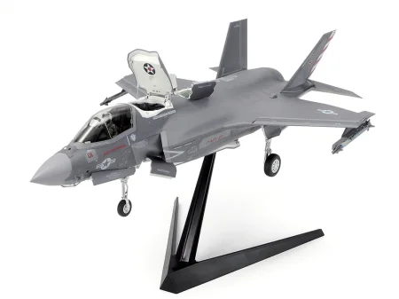 Tamiya-61125-F-35B-Lightning II (6).jpg