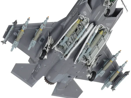 Tamiya-61125-F-35B-Lightning II (8).jpg