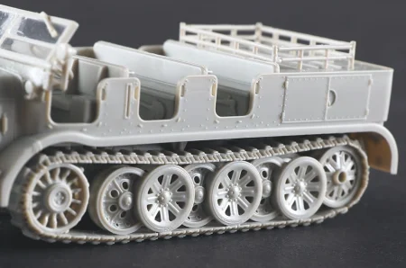 Trumpeter-07403-Sd.Kfz (7).jpg