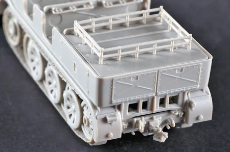 Trumpeter-07403-Sd.Kfz (8).jpg