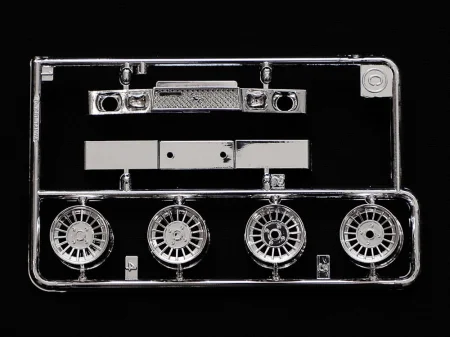 tamiya-24365-toyota-soarer (10).jpg