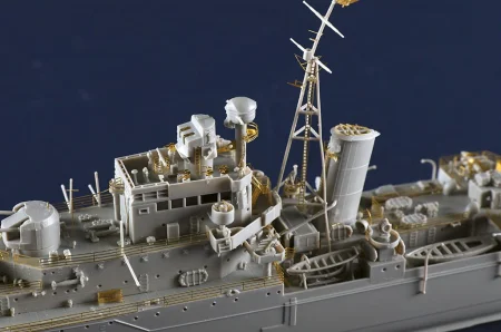 trumpeter-05366-hms-naiad (11).jpg