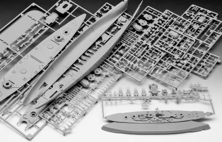 Revell-05637-bismarck (3).jpg