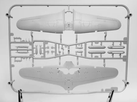 Arma-Hobby-70046 - Hurricane-Mk II-Reconnaissance -Deluxe-Set (5).jpg