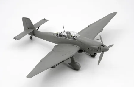 Border-BF012-Junkers-Ju-87-D5-Stuka (2).jpg