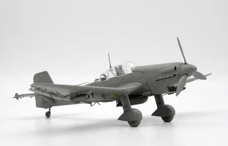 Border-BF012-Junkers-Ju-87-D5-Stuka (3).jpg