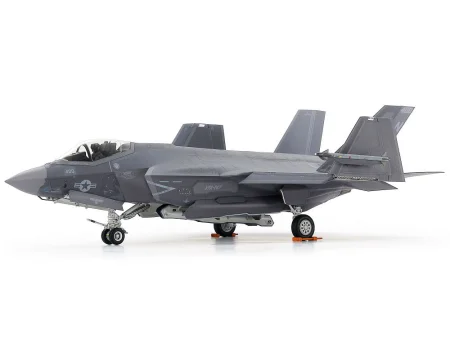 Tamiya-61127-F-35-Lightning-II (2).jpg