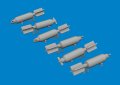 6481078_P-40 30lb frag bombs_.jpg