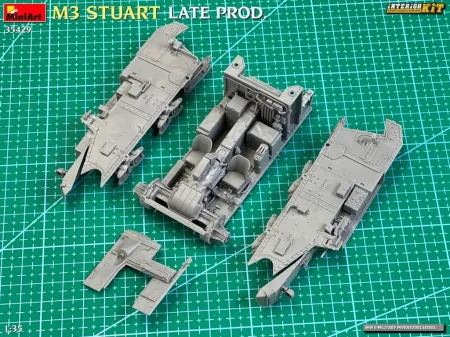 Miniart-35429-M3-Stuart (9).jpg