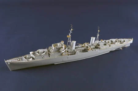 Trumpeter-05368-HMS-Scylla (4).jpg