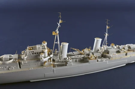 Trumpeter-05368-HMS-Scylla (6).jpg