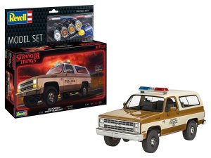 Revell 67724 - 1:25 Stranger Things Chevrolet K5 Blazer gift set with paints