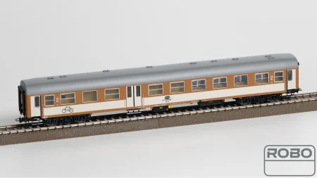 robo-272320-wagon-pkp-609a-stacja-katowicehaki-rowerowe-oraz-rowery.jpg