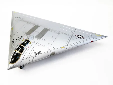 Modelcollect-UA48001-USN-A-12-Avenger-II (4).jpg